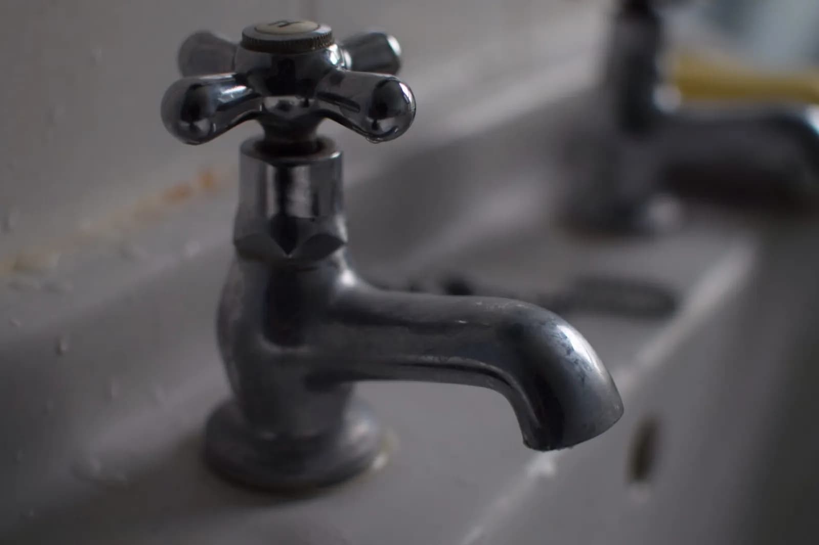 Older bathroom tap with a slow drip